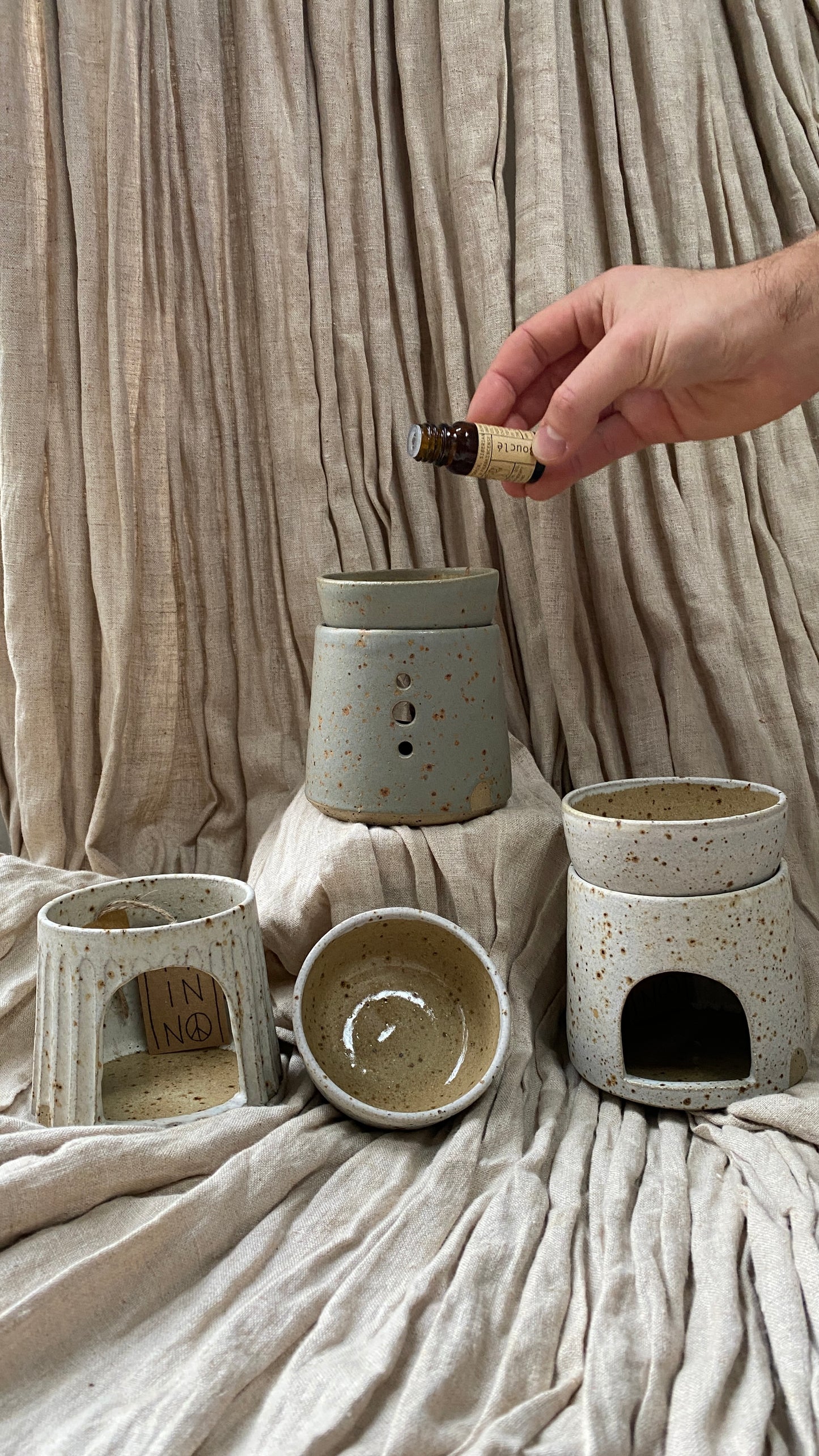 Oatmeal Fluted Ceramic Oil Burner & Aromatherapy Oil Gift Bundle