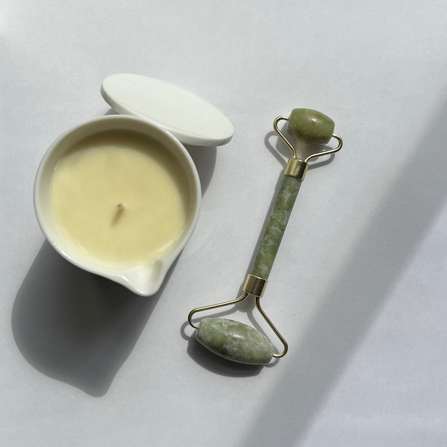 Nourishing Aromatherapy Massage Candle & Facial Roller Gift Set