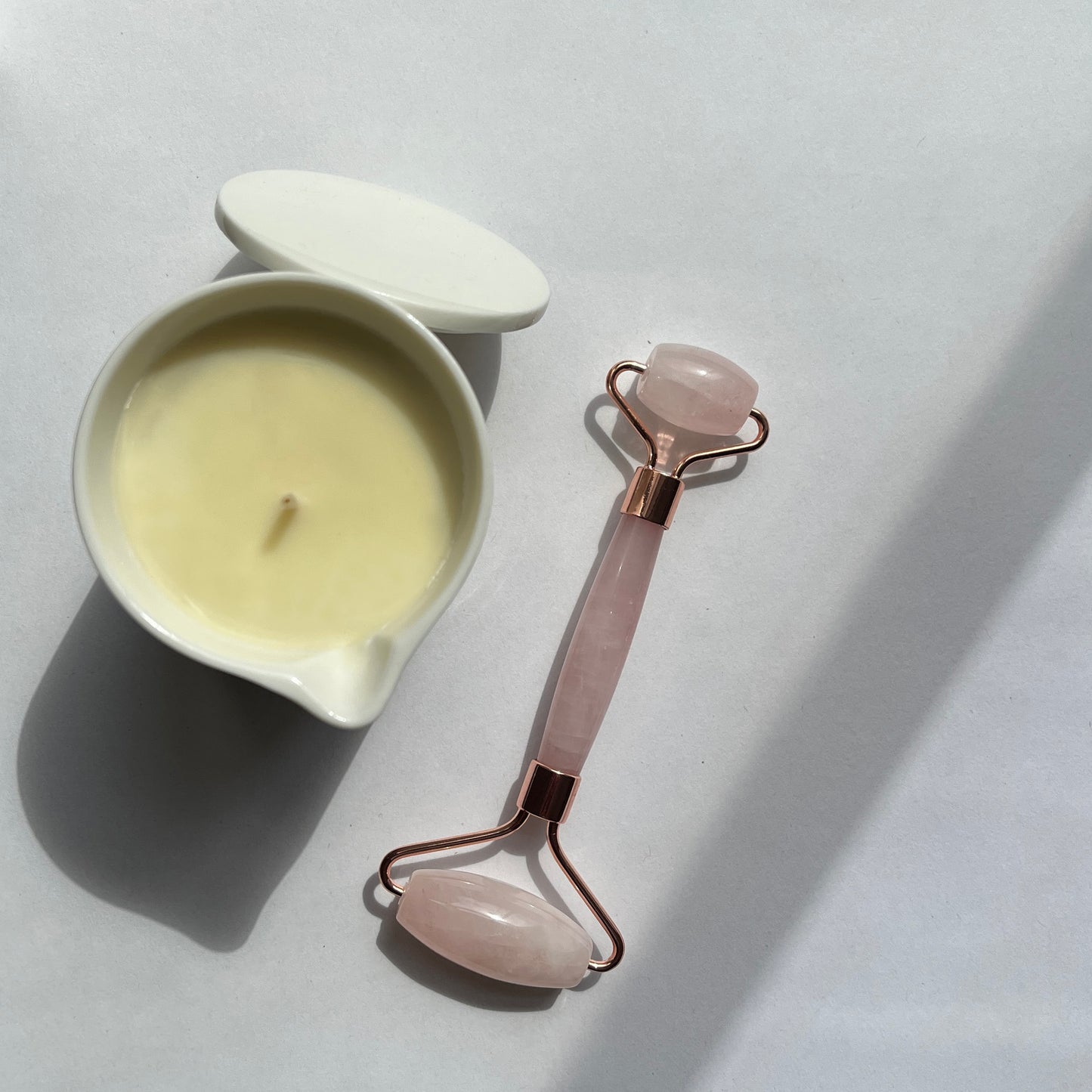Nourishing Aromatherapy Massage Candle & Facial Roller Gift Set