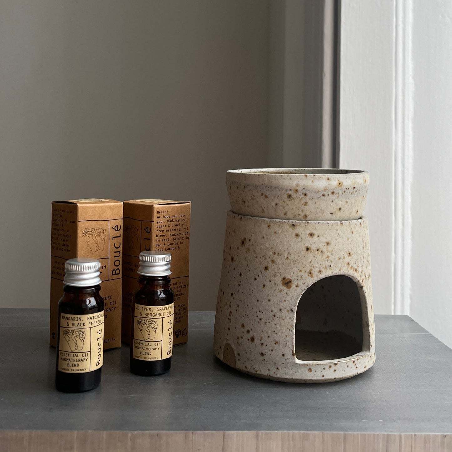 Oatmeal Ceramic Oil Burner & Aromatherapy Oil Gift Bundle