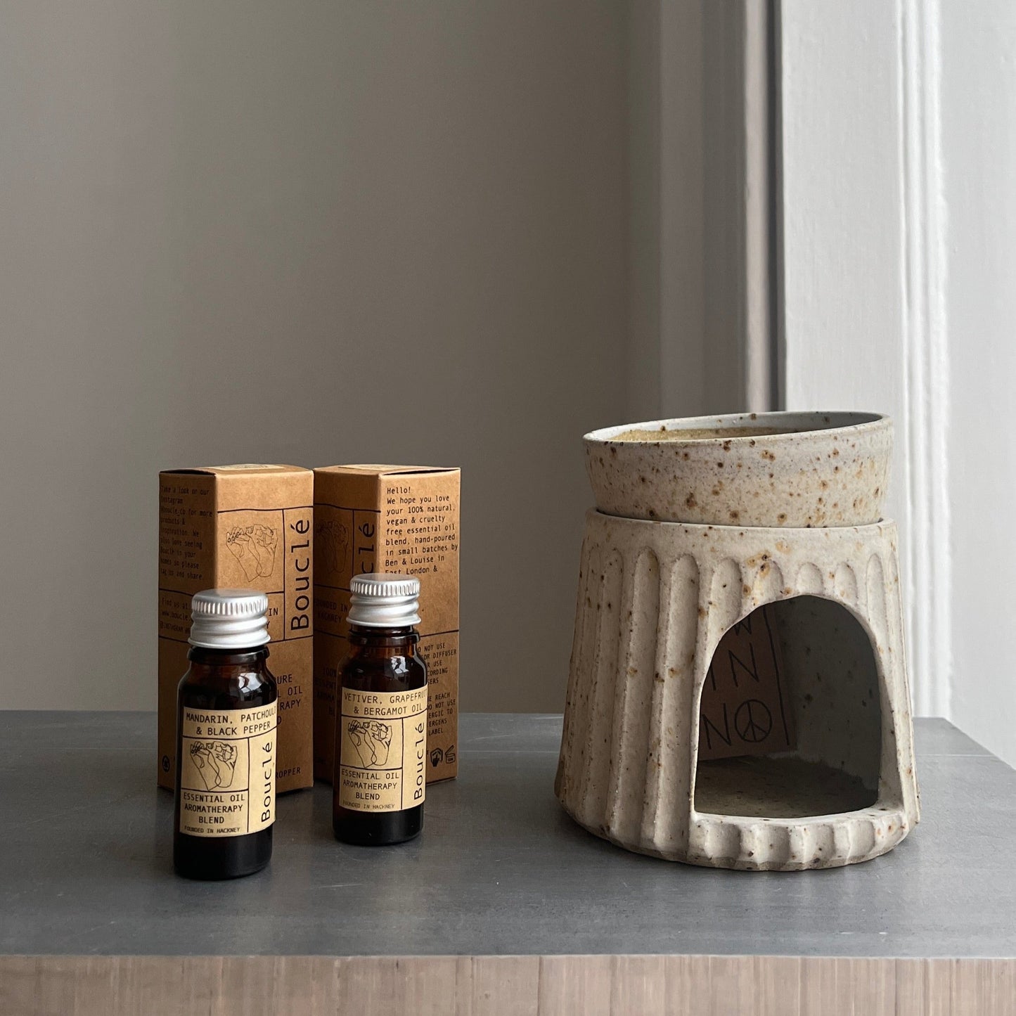 Oatmeal Fluted Ceramic Oil Burner & Aromatherapy Oil Gift Bundle