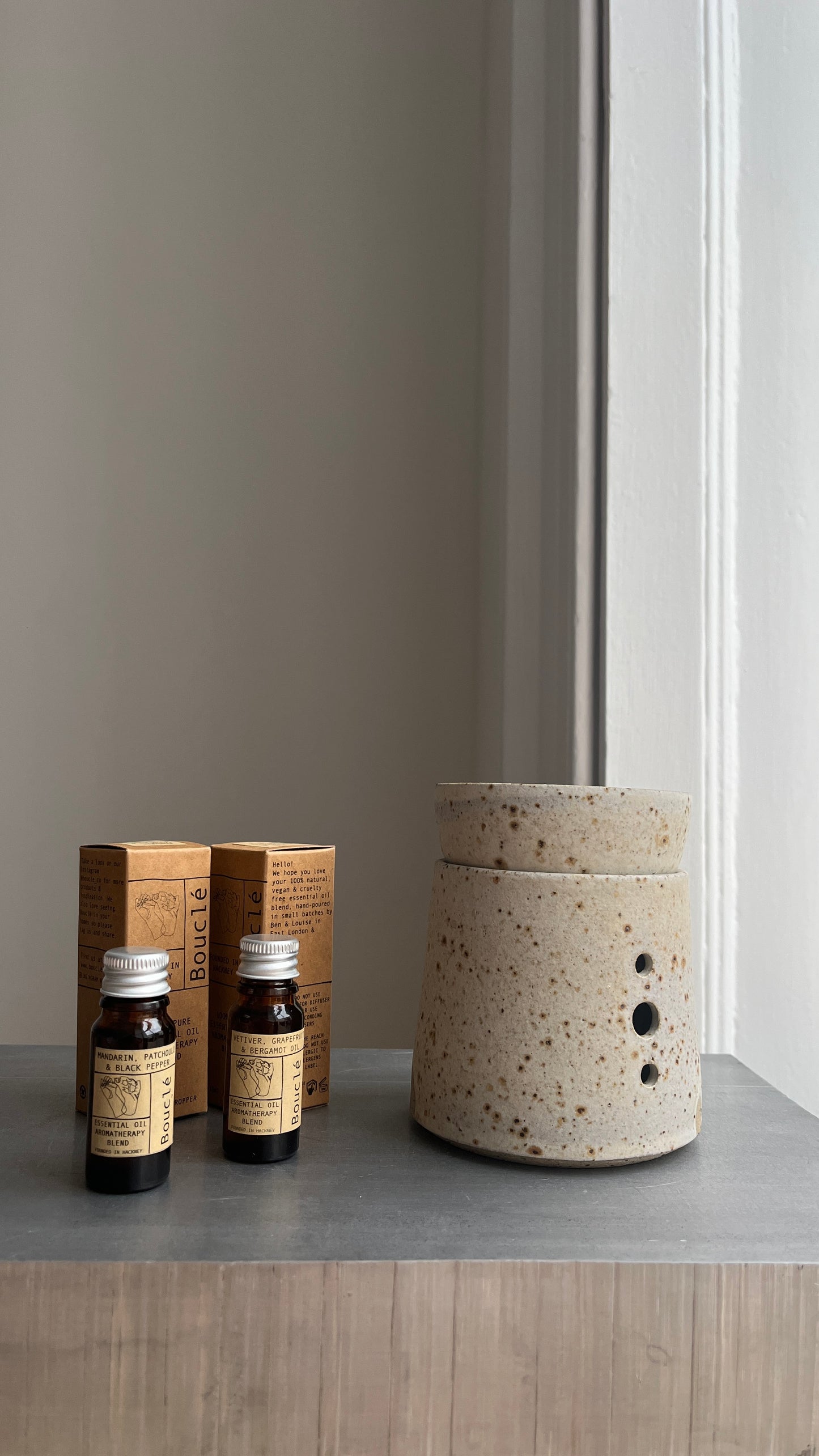 Oatmeal Ceramic Oil Burner & Aromatherapy Oil Gift Bundle