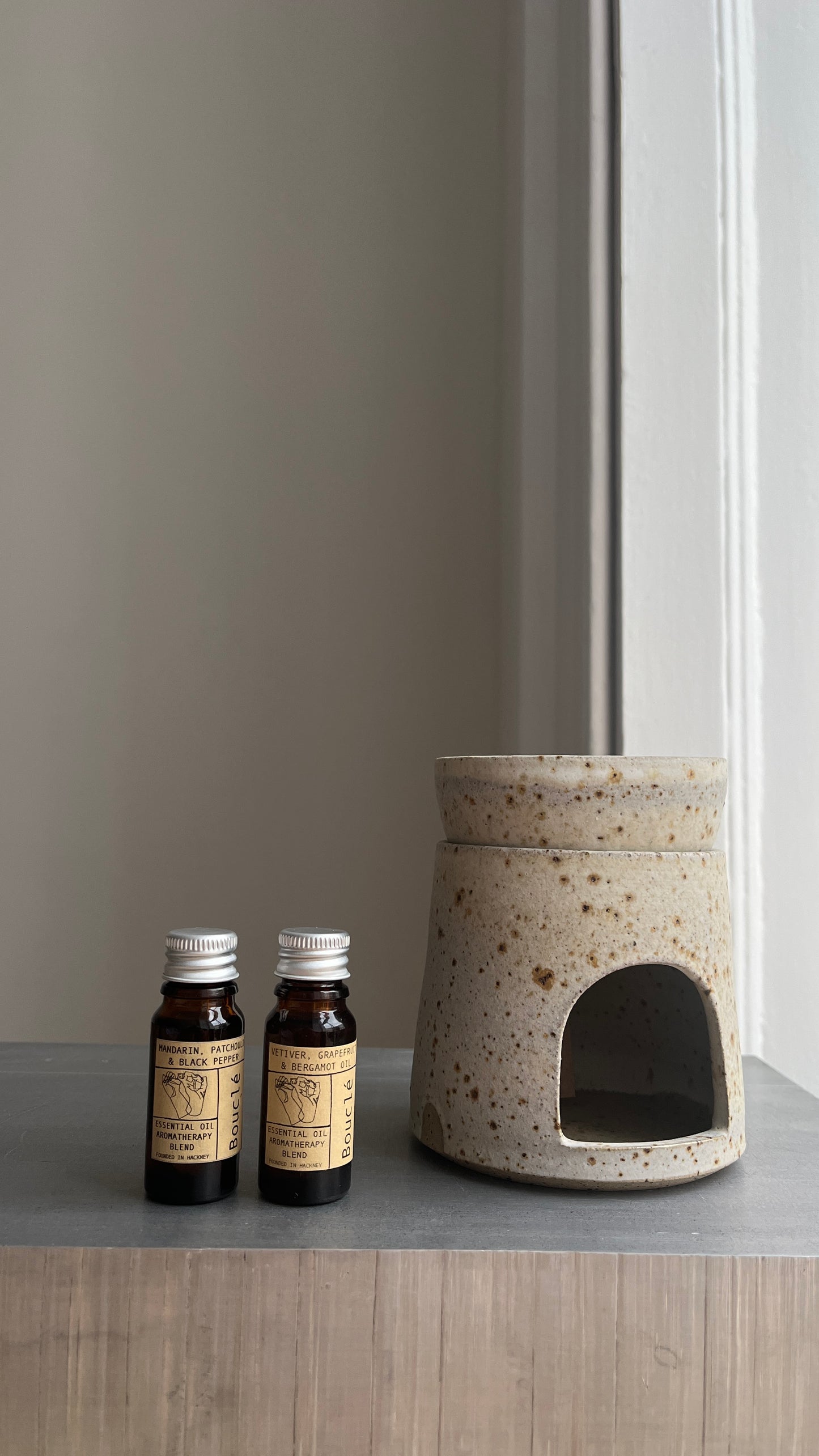 Oatmeal Ceramic Oil Burner & Aromatherapy Oil Gift Bundle