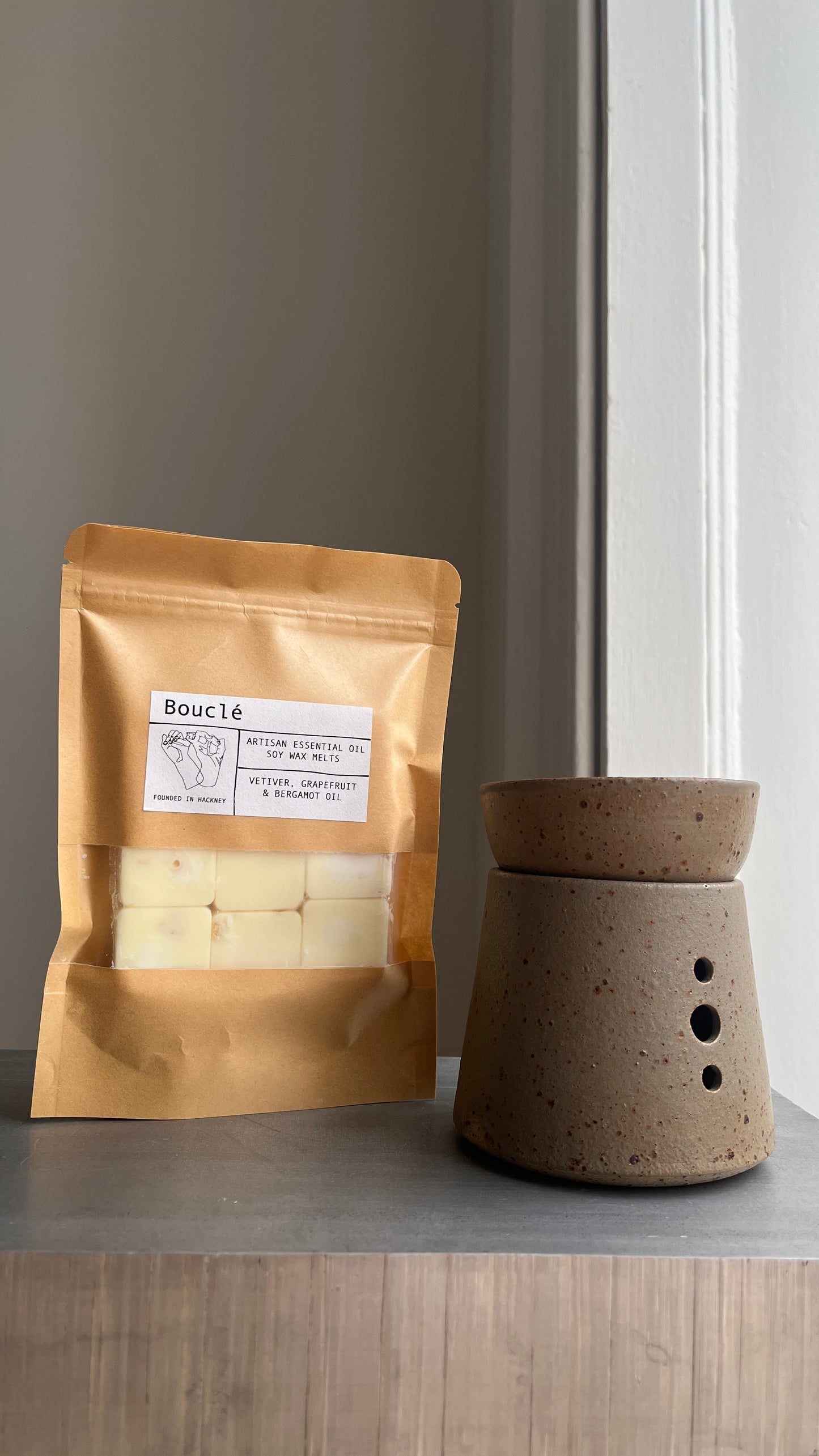 Seaweed Green Ceramic Oil Burner & Wax Melt Gift Bundle