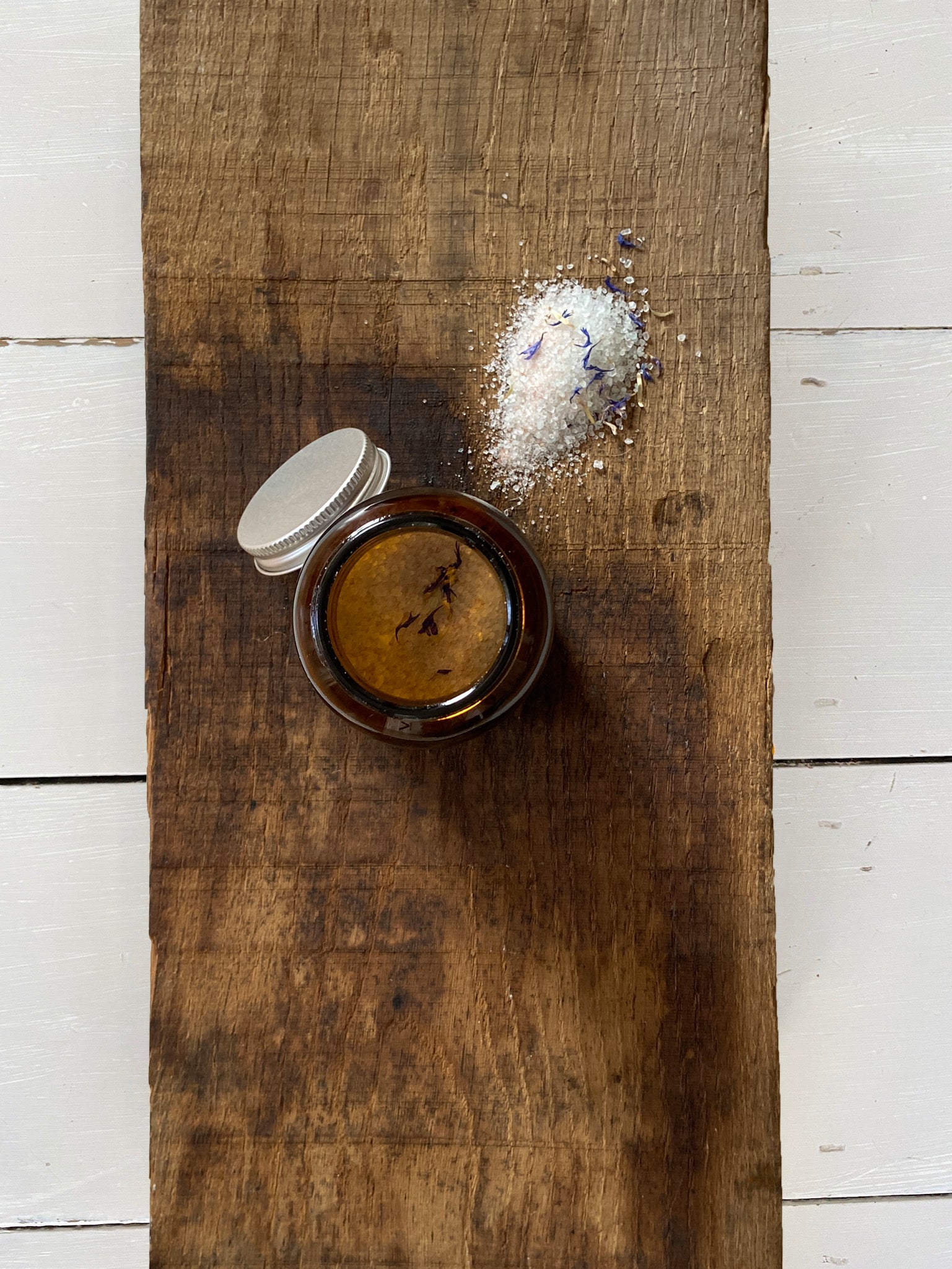 Naturally scented bath salts in an amber glass jar made in East London & Brighton by Bouclé