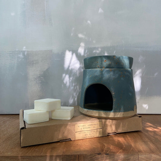 Bouclé & Twinn Pottery Ceramic teal oil burner and natural soy wax melt gift set 