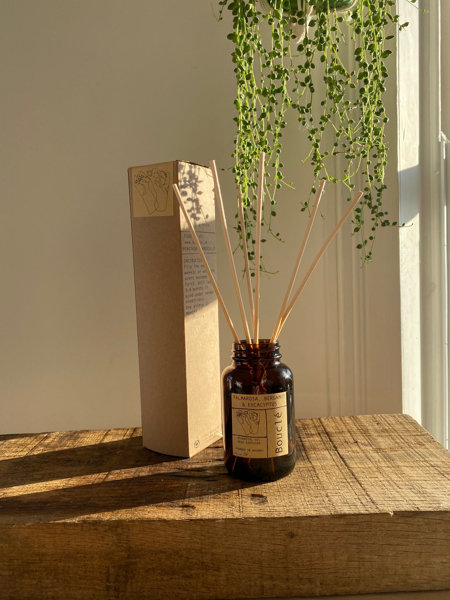 East London aromatherapy reed diffuser made with pure essential oils: palmarosa, bergamot and eucalyptus for a fresh all natural home fragrance.