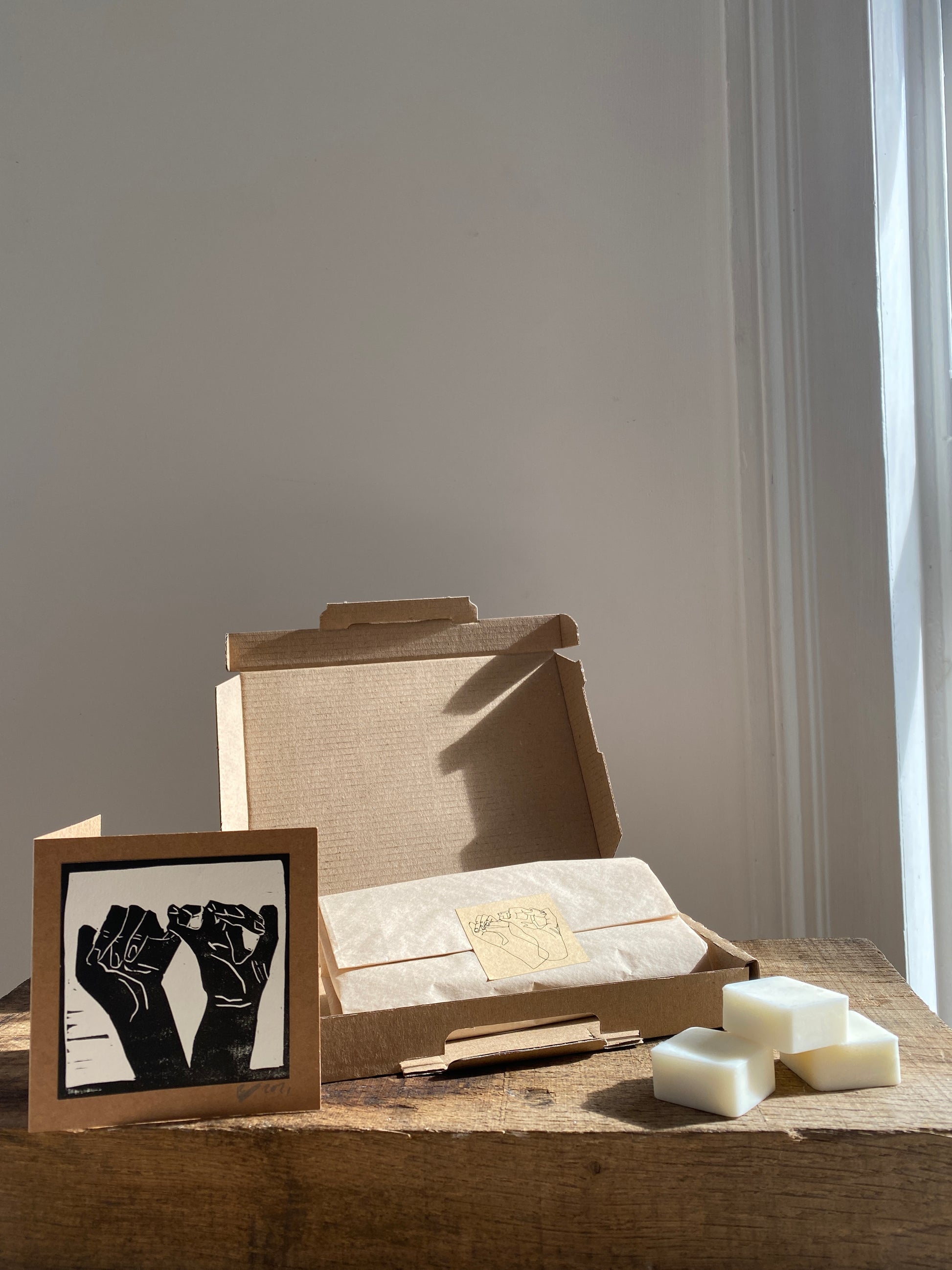 Founded in Hackney, Bouclé soy wax melts alongside a hand printed card making it the perfect gift to send straight to the recipient.
