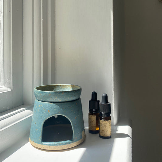 Spruce Blue Ceramic Oil Burner & Aromatherapy Oil Gift Bundle
