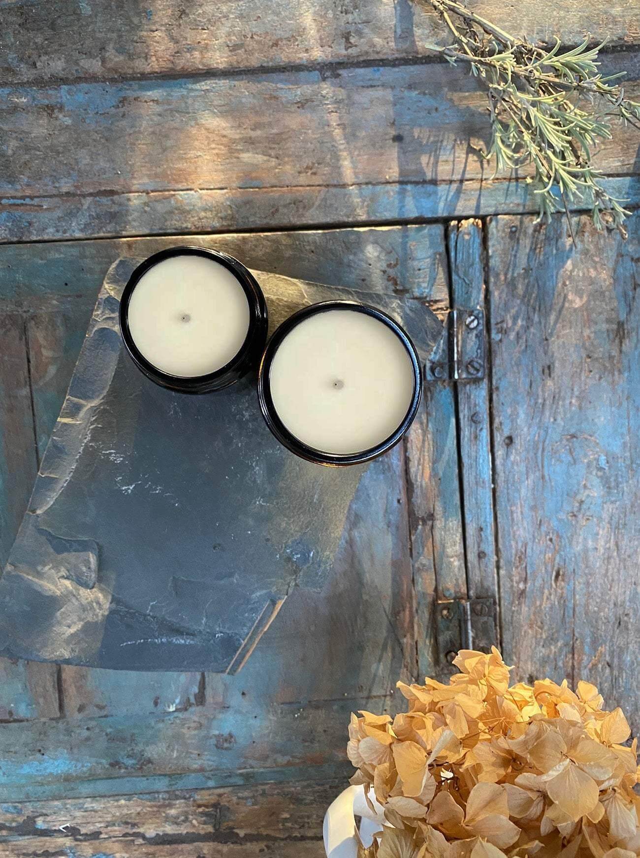 Hand poured Bouclé candles with cotton and paper wicks founded in Hackney. The candles are made using soy wax and scented using natural aromatherapy essential oils perfect for relaxing and unwinding. 